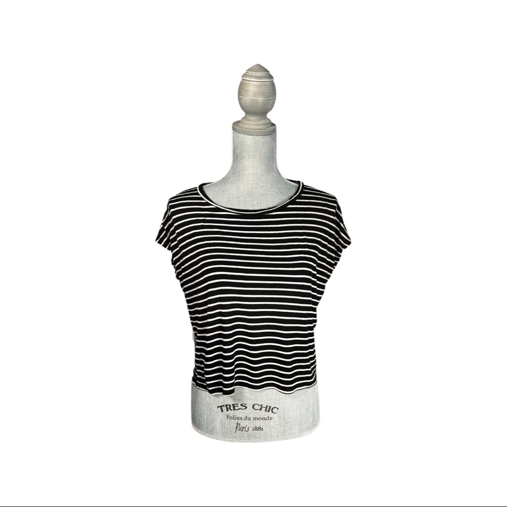 Black and white stripe tee